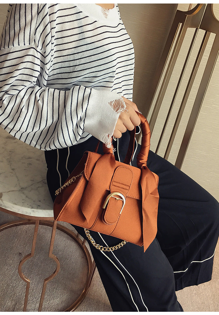 Élan | Bow-Draped Mini Chain Shoulder Bag