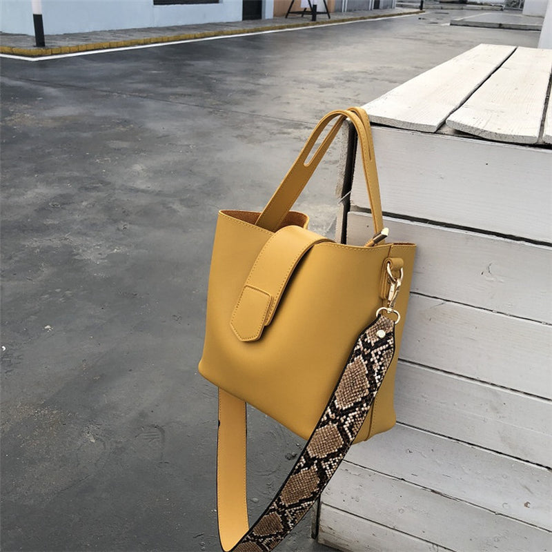 Everyday Bucket Tote | Minimalist Shoulder Carry in Warm Beige