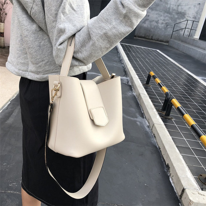 Everyday Bucket Tote | Minimalist Shoulder Carry in Warm Beige