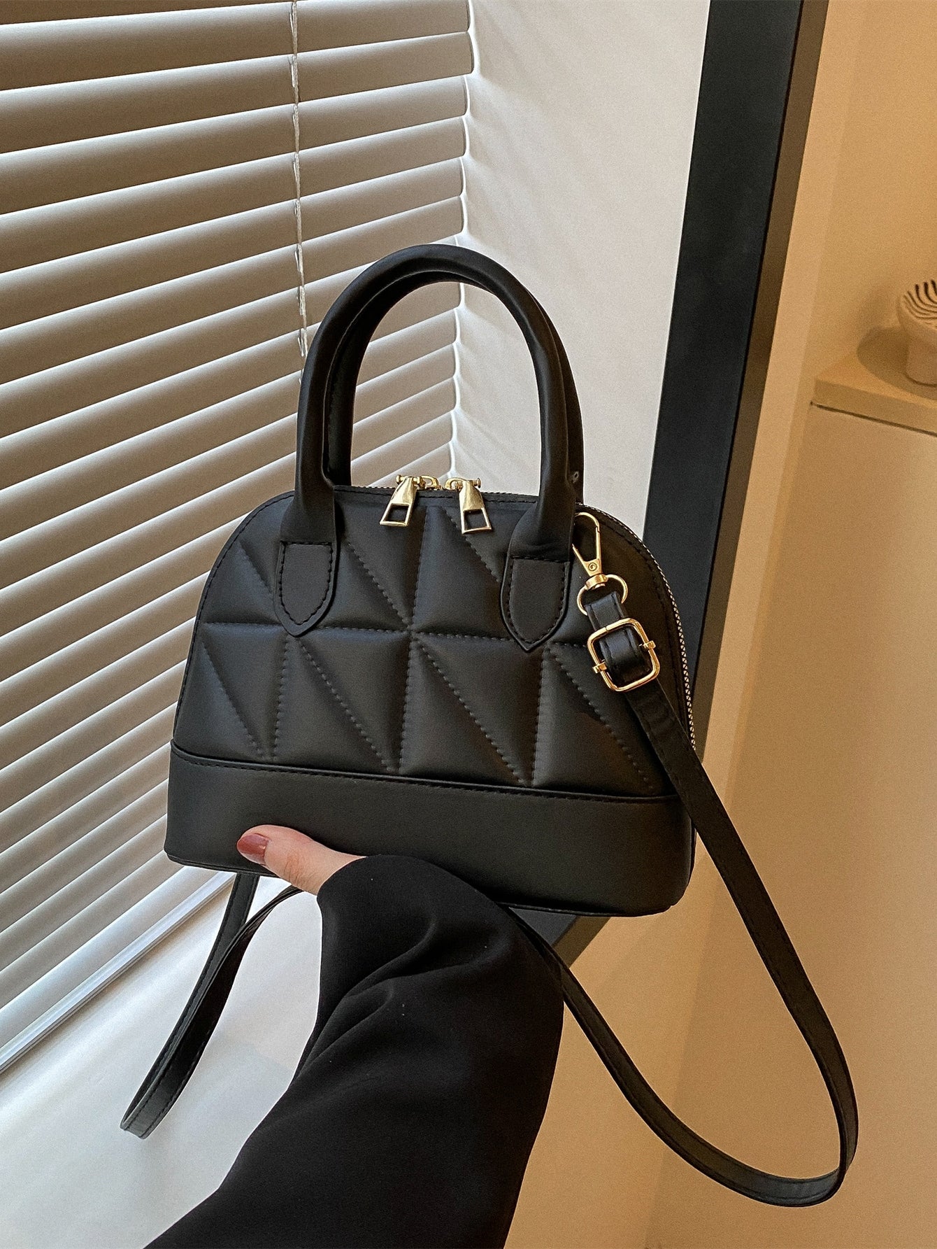 Onda Mini | Quilted Dome Crossbody