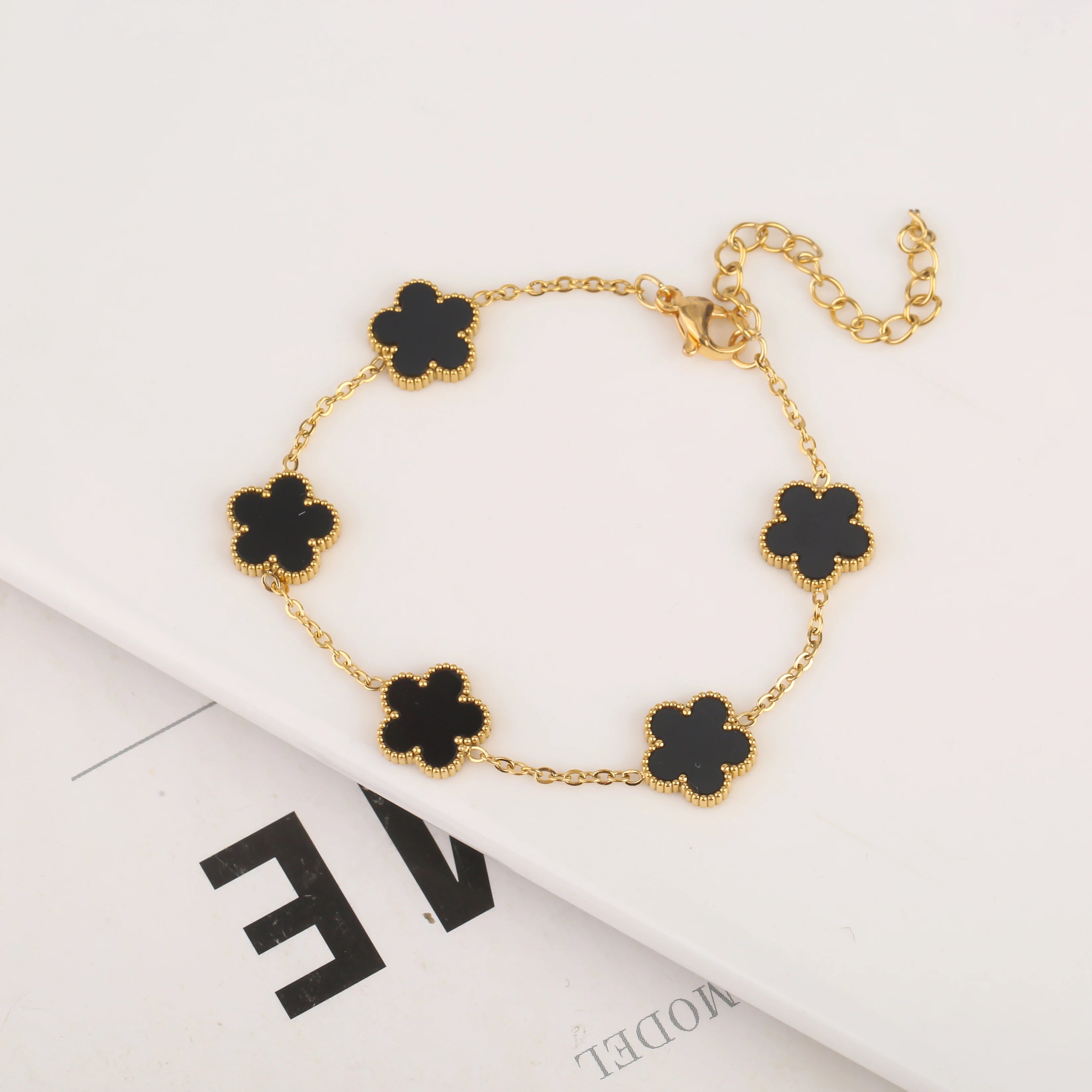 Floral Clover Shell Bracelet – Adjustable Stainless Steel Beaded Charm